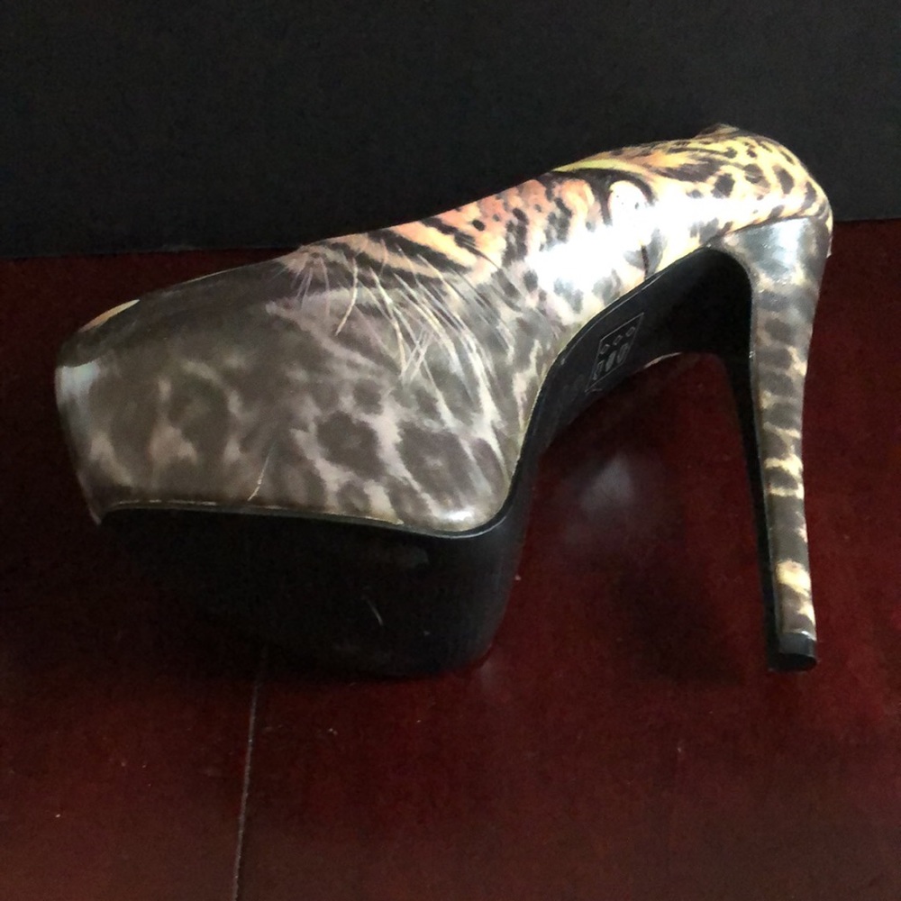 Iron Fist High Heels - Picture 6 of 6